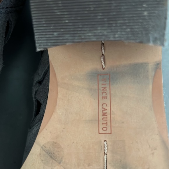 VINCE CAMUTO VC- PEERA Graystone Verona Bootie - Picture 6 of 9